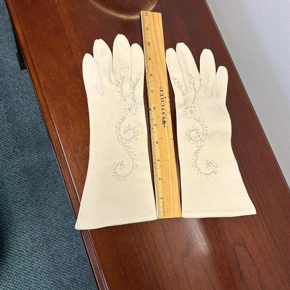 Vintage Off-White Gloves with Glass Beaded Design